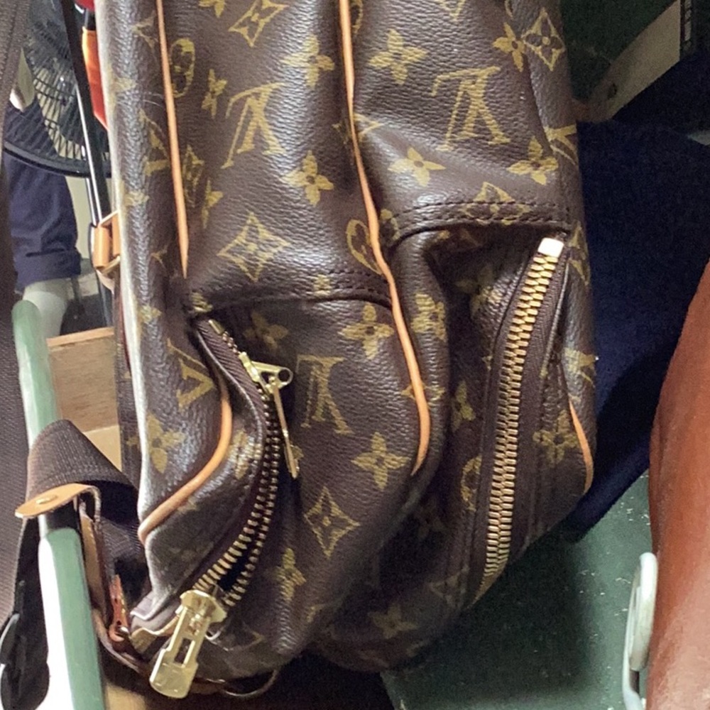 Loui Vuitton authentic. Travel luggage. - Picture 13 of 14